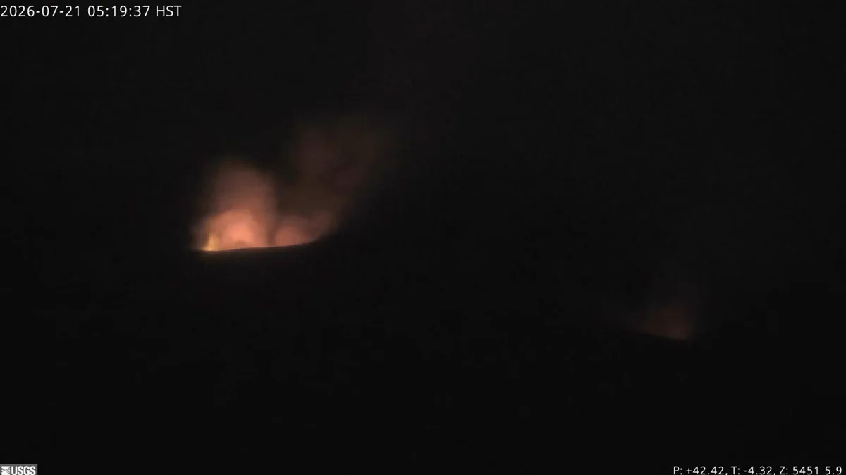 Kilauea summit tilt rises, periodic flames seen overnight at south vent