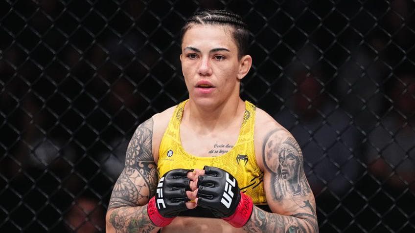 Jessica Andrade delivers food and renovates homes during recovery