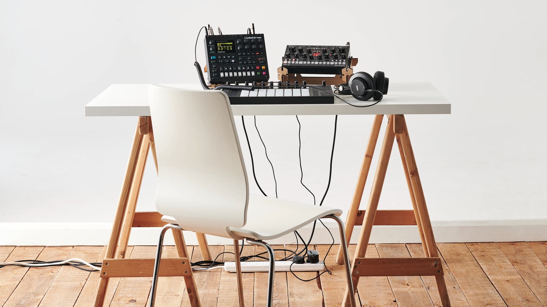 How to hear minimal techno: rhythm, space, micro-variation