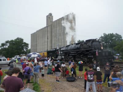 Big Boy 4014 draws crowds to Lawrence despite rain