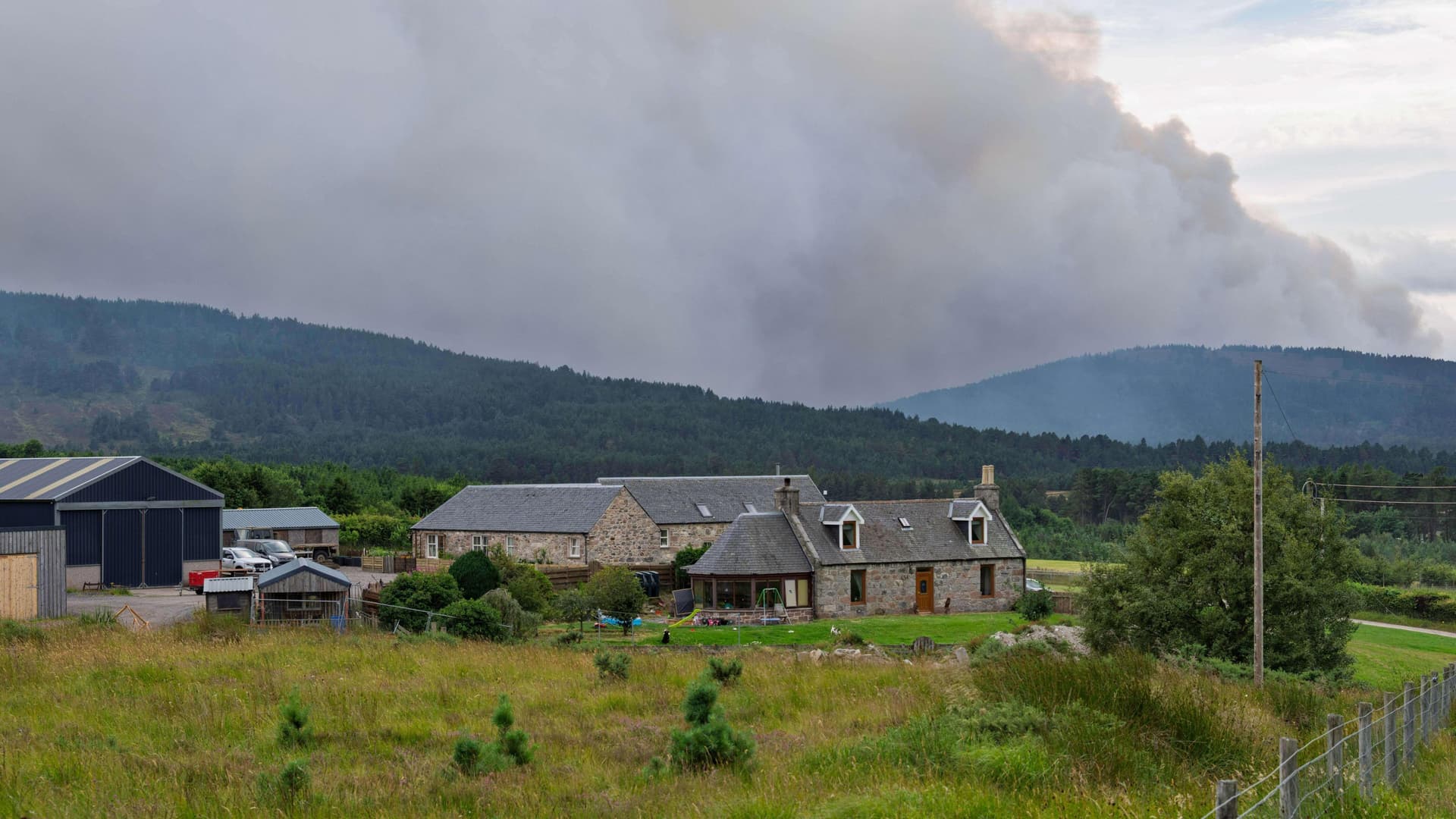 Nethy Bridge evacuated as Cairngorms wildfire reaches major incident