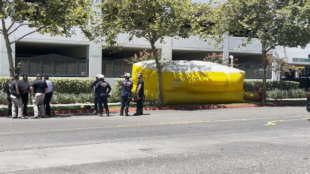 Woman dies after jump from Fresno hospital parking garage