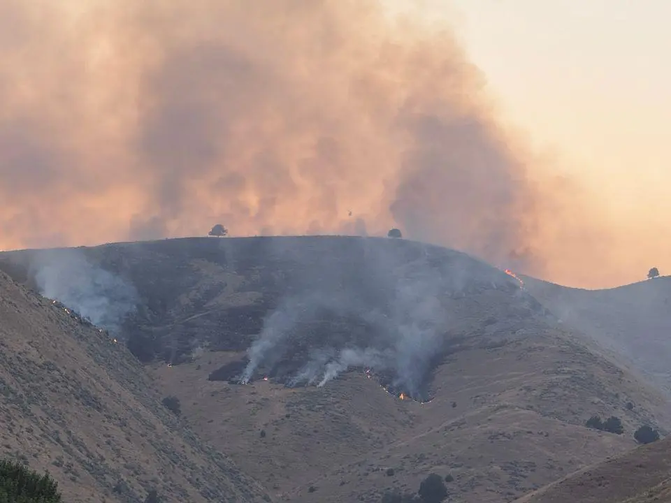 Fire near Snake River Road knocked down quickly Thursday night