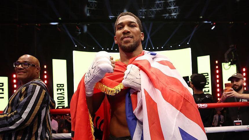 Joshua survives knockdowns, sets up long-awaited Fury showdown