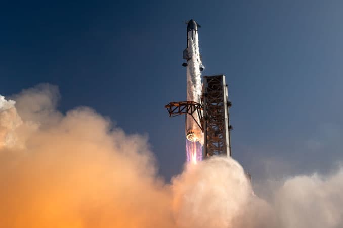 SpaceX's Starship nails mostly successful 13th test flight