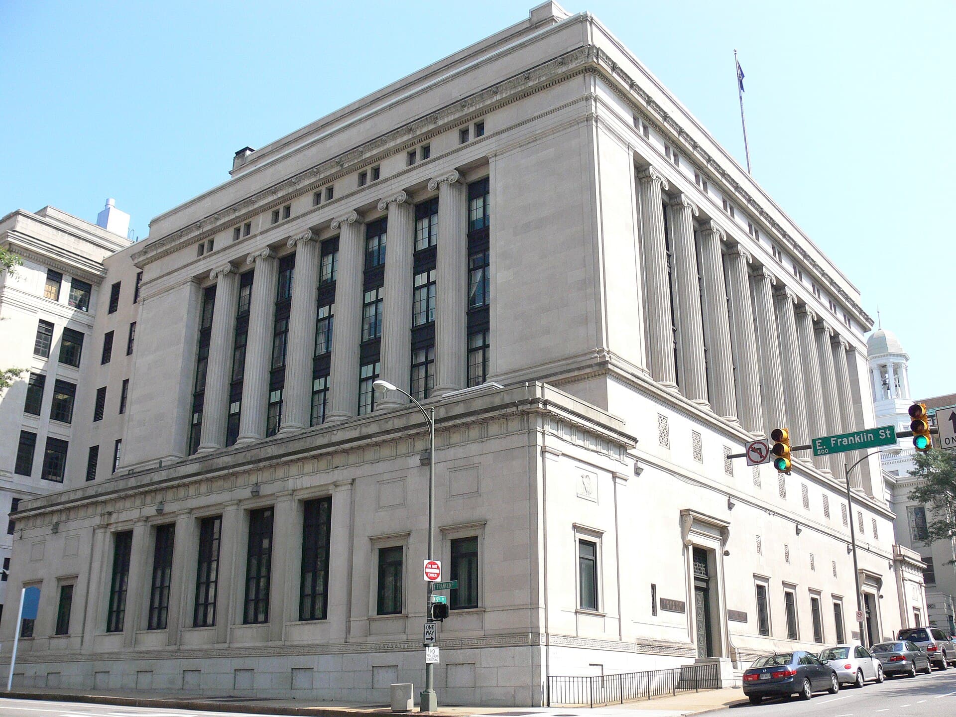 Supreme Court — Wikimedia Commons