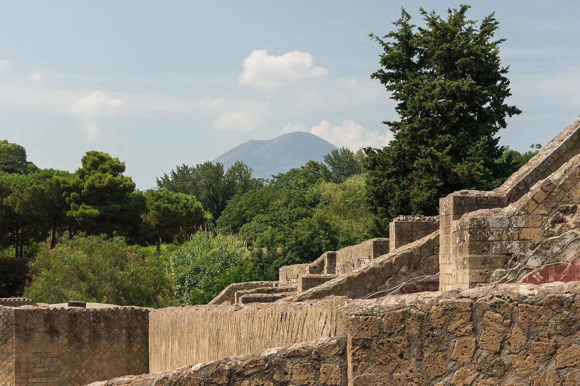 Mount Vesuvius — Wikimedia Commons