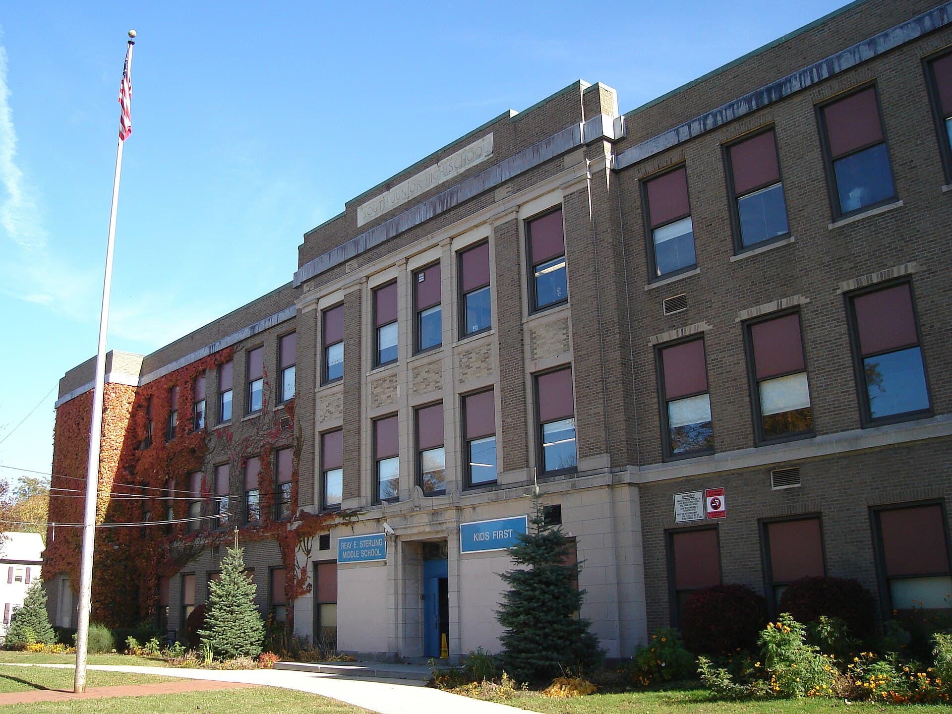 Sterling Middle School — Wikimedia Commons