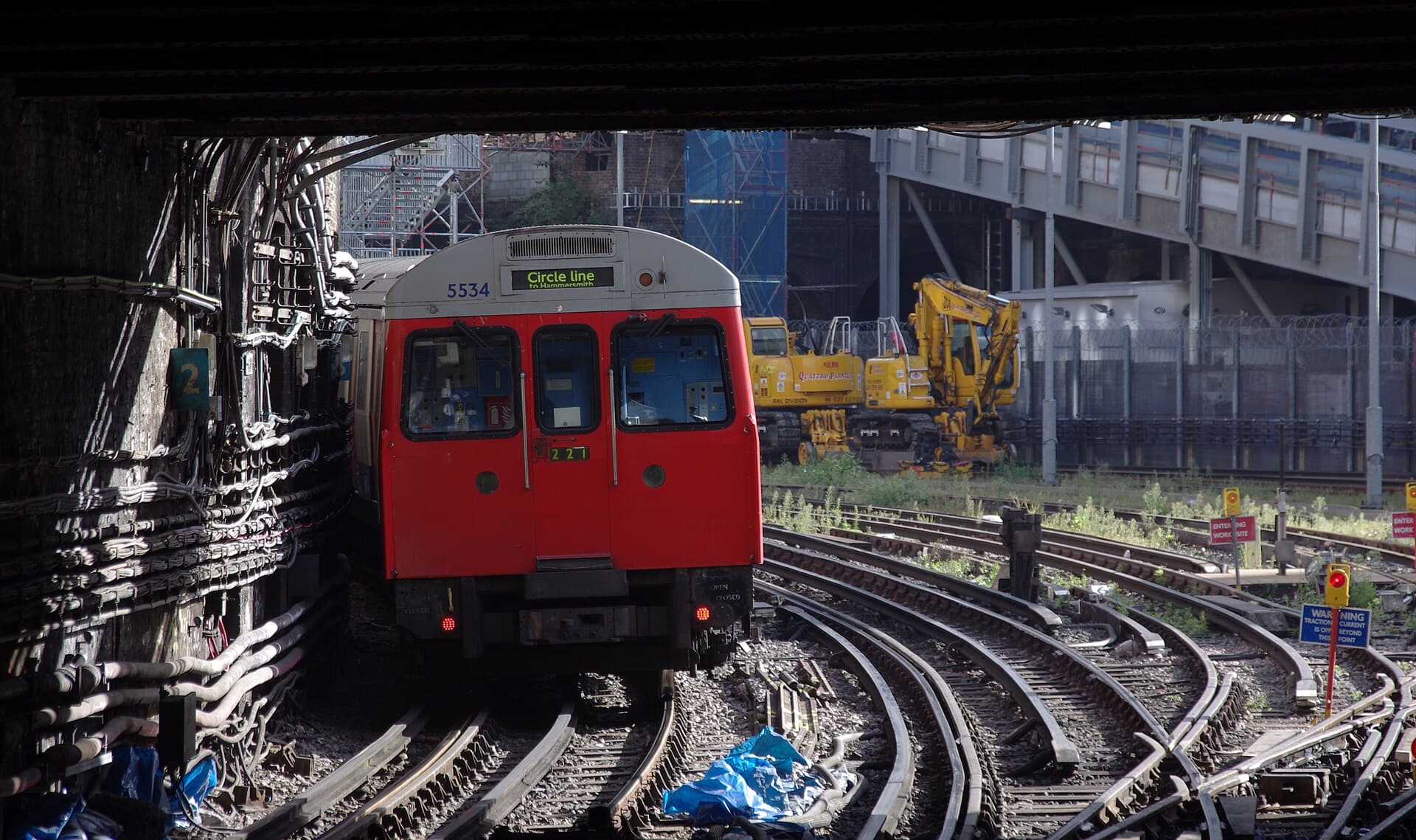 Farringdon station — Wikimedia Commons