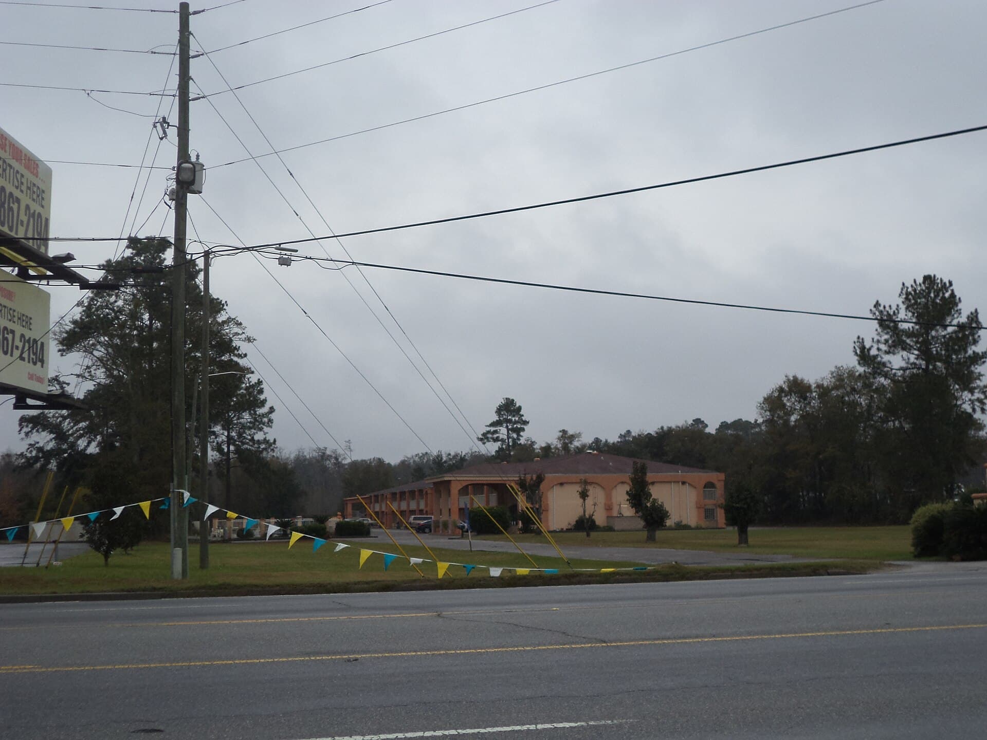 Regency Inn — Wikimedia Commons