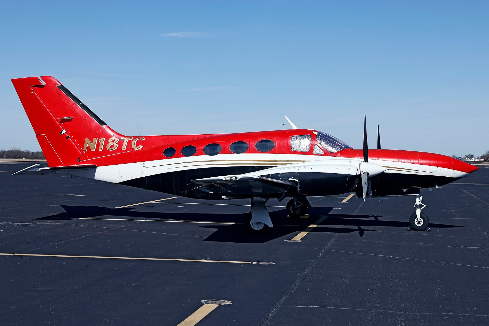Cessna 421C — Wikimedia Commons