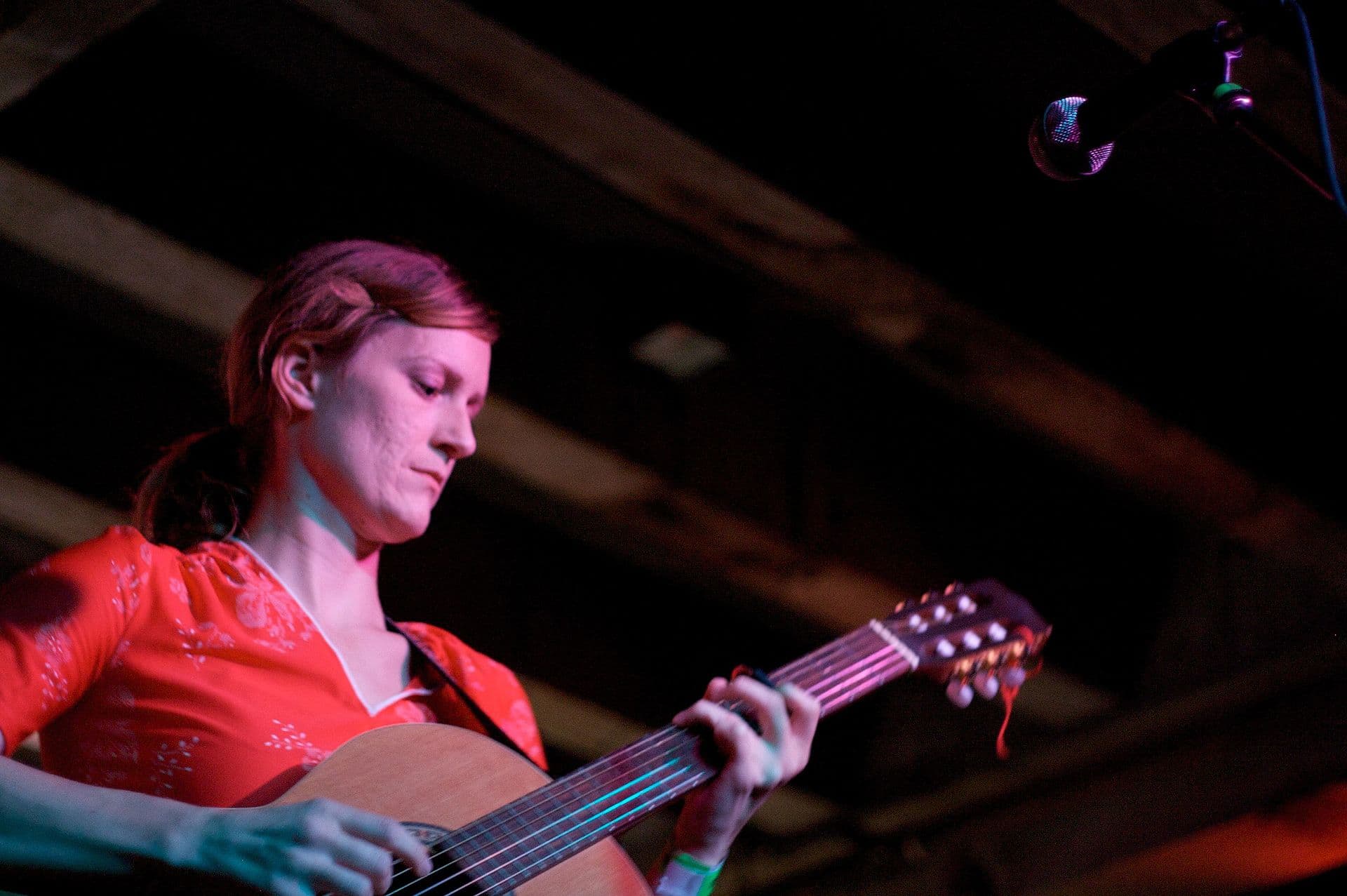 Laura Gibson visits Cove School, shares path as independent artist