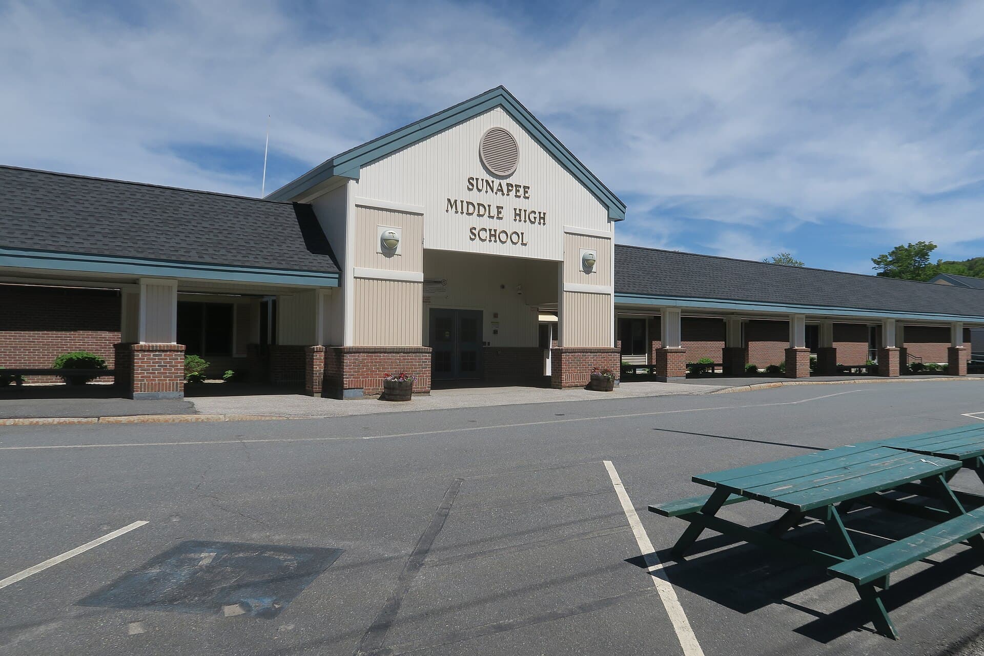 Sunapee Middle High School — Wikimedia Commons