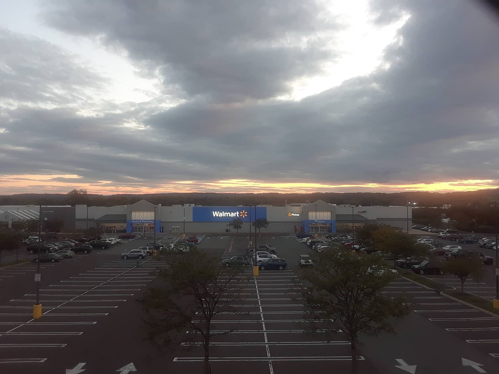 Walmart — Wikimedia Commons