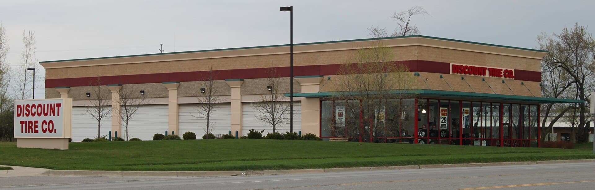 Discount Tire — Wikimedia Commons