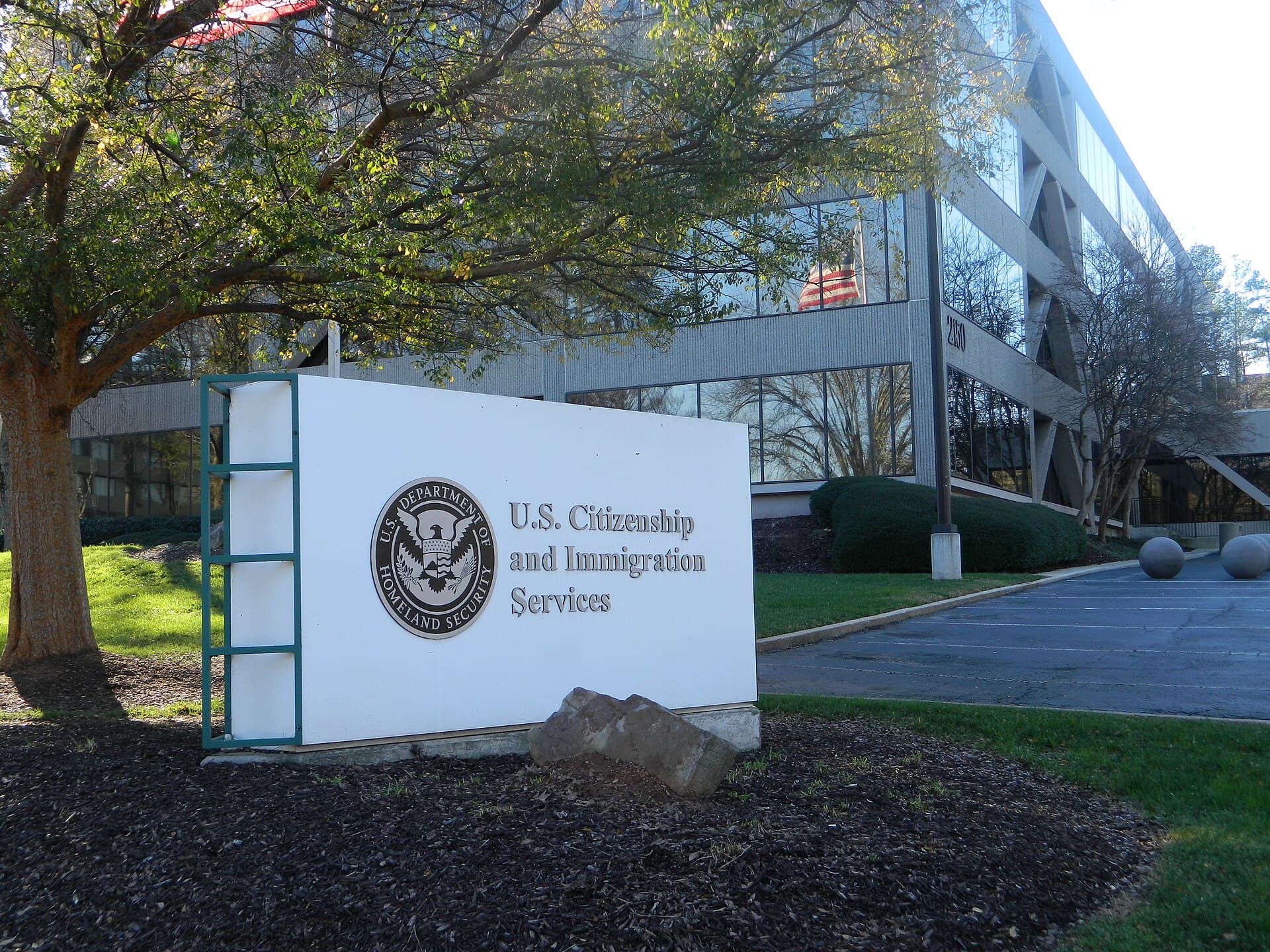 U.S. Citizenship and Immigration Services — Wikimedia Commons