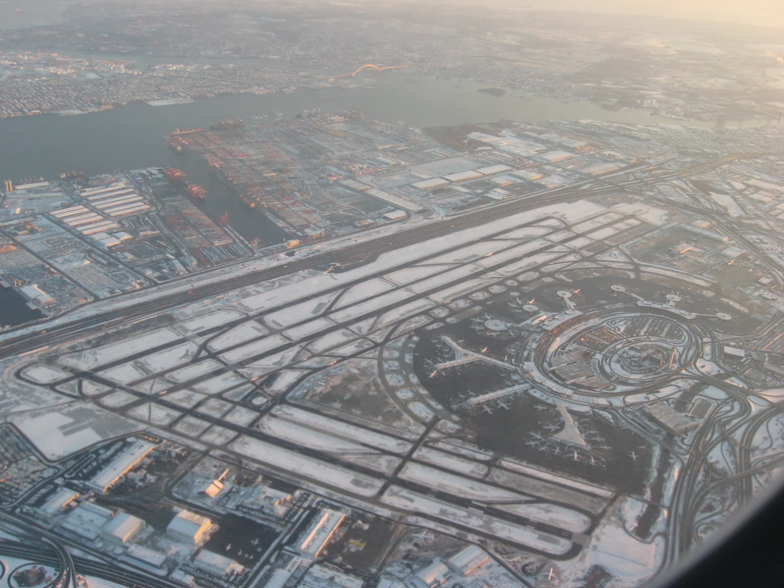 Newark Liberty International Airport — Wikimedia Commons