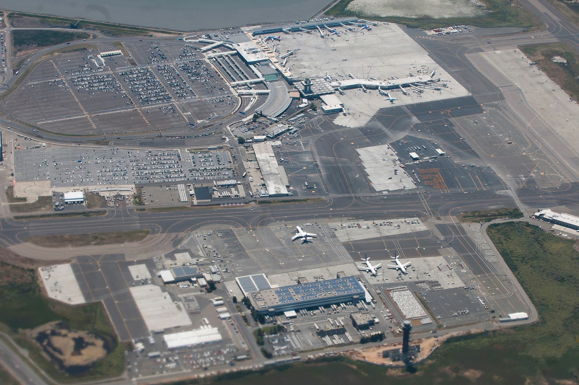 Oakland San Francisco Bay Airport — Wikimedia Commons