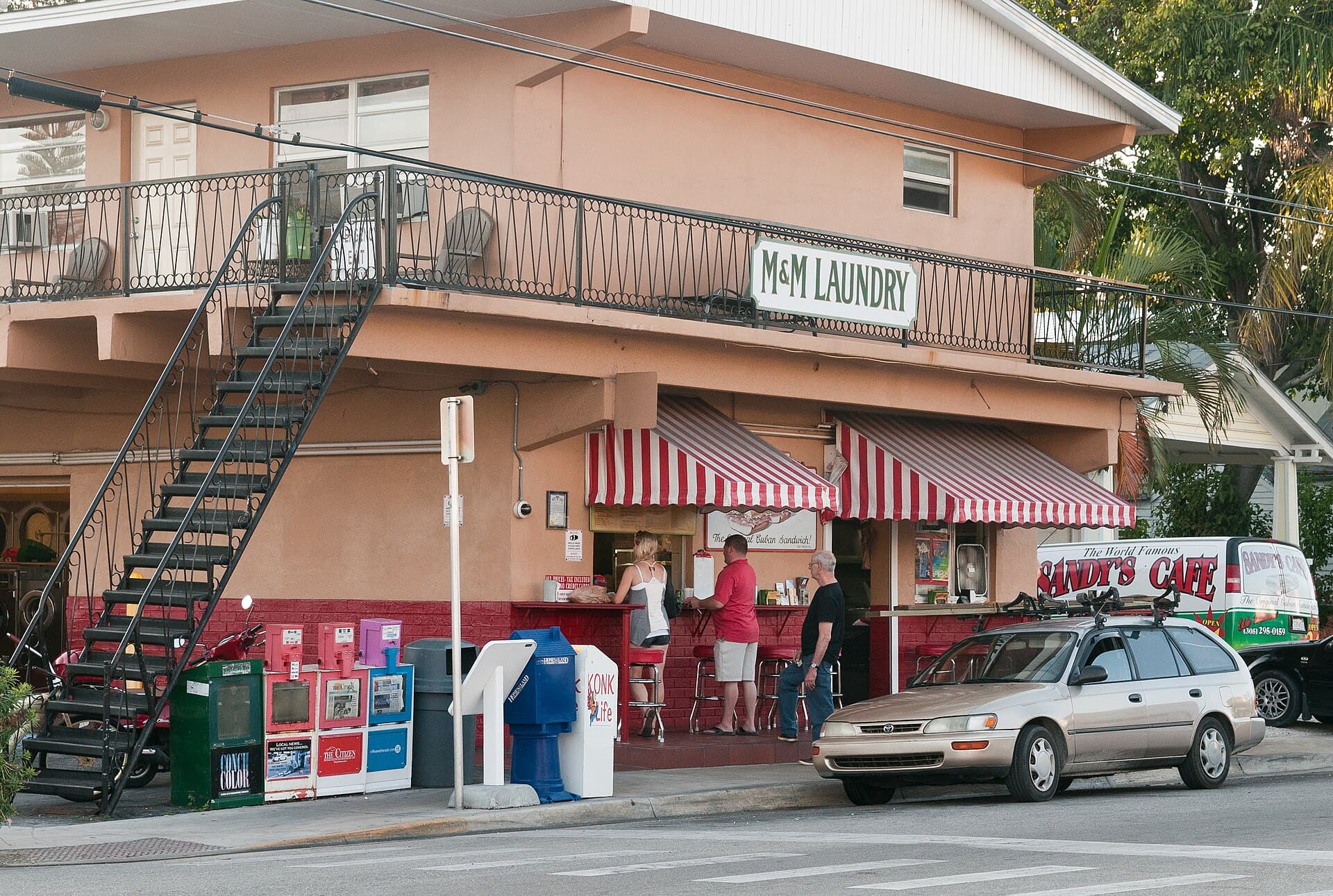 Sandy’s Cafe — Wikimedia Commons
