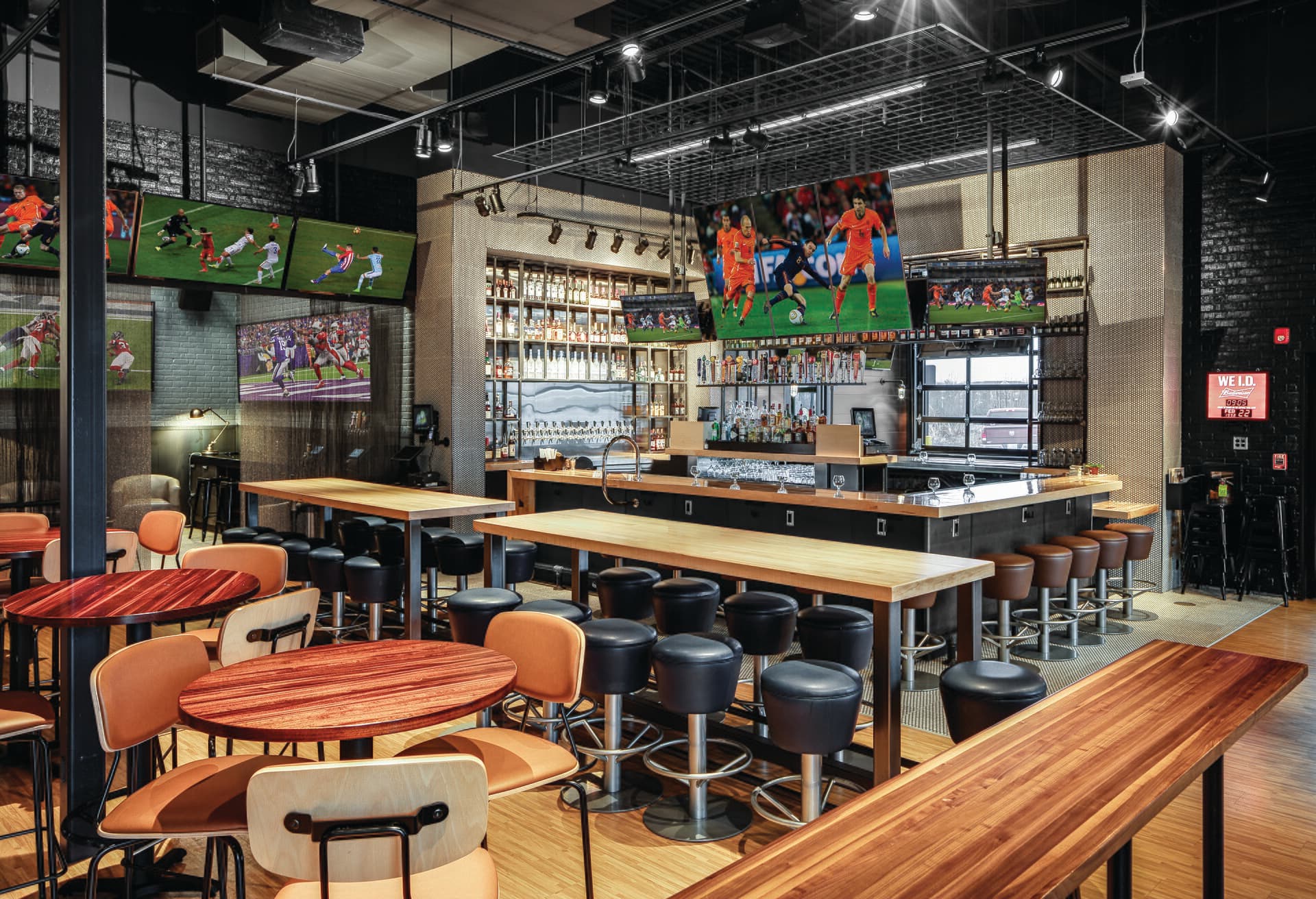 Buffalo Wild Wings — Wikimedia Commons