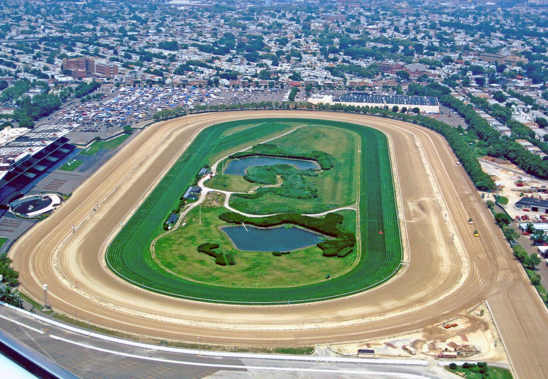 Aqueduct Racetrack — Wikimedia Commons