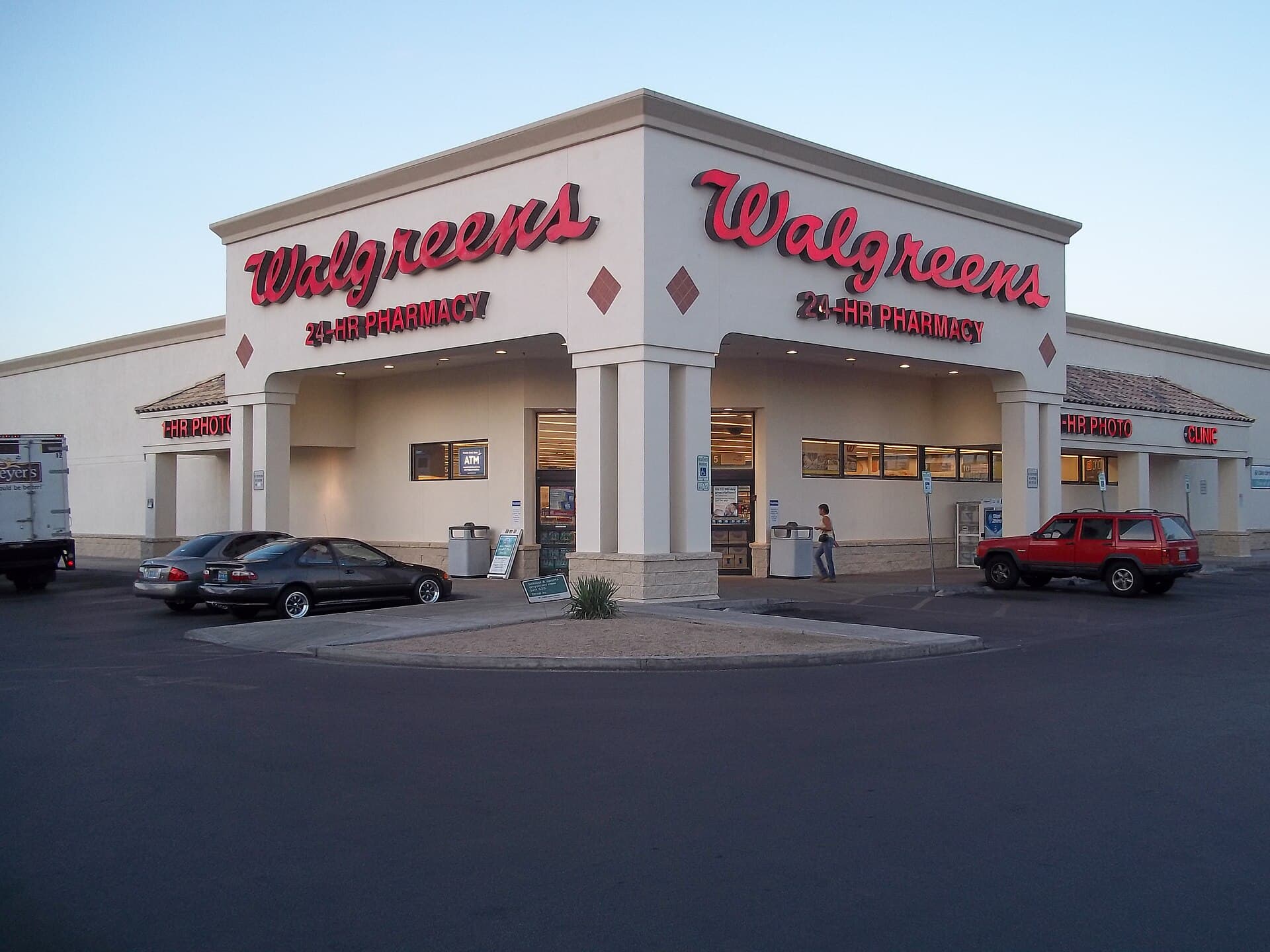 Walgreens — Wikimedia Commons
