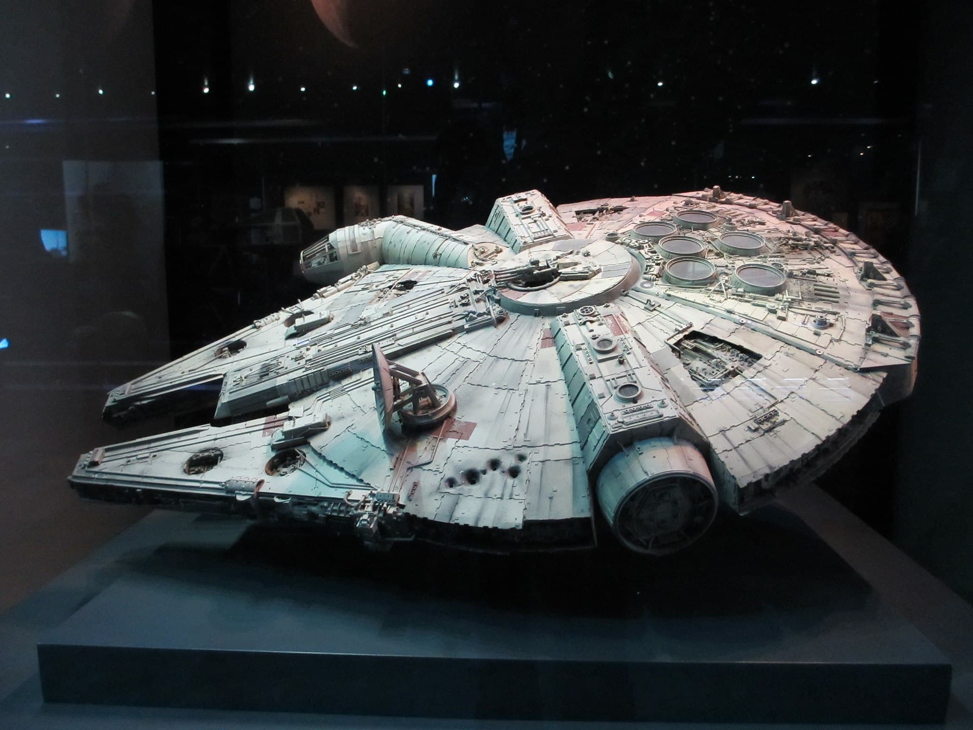 Millennium Falcon — Wikimedia Commons