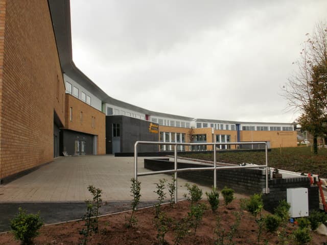 Newport High School — Wikimedia Commons