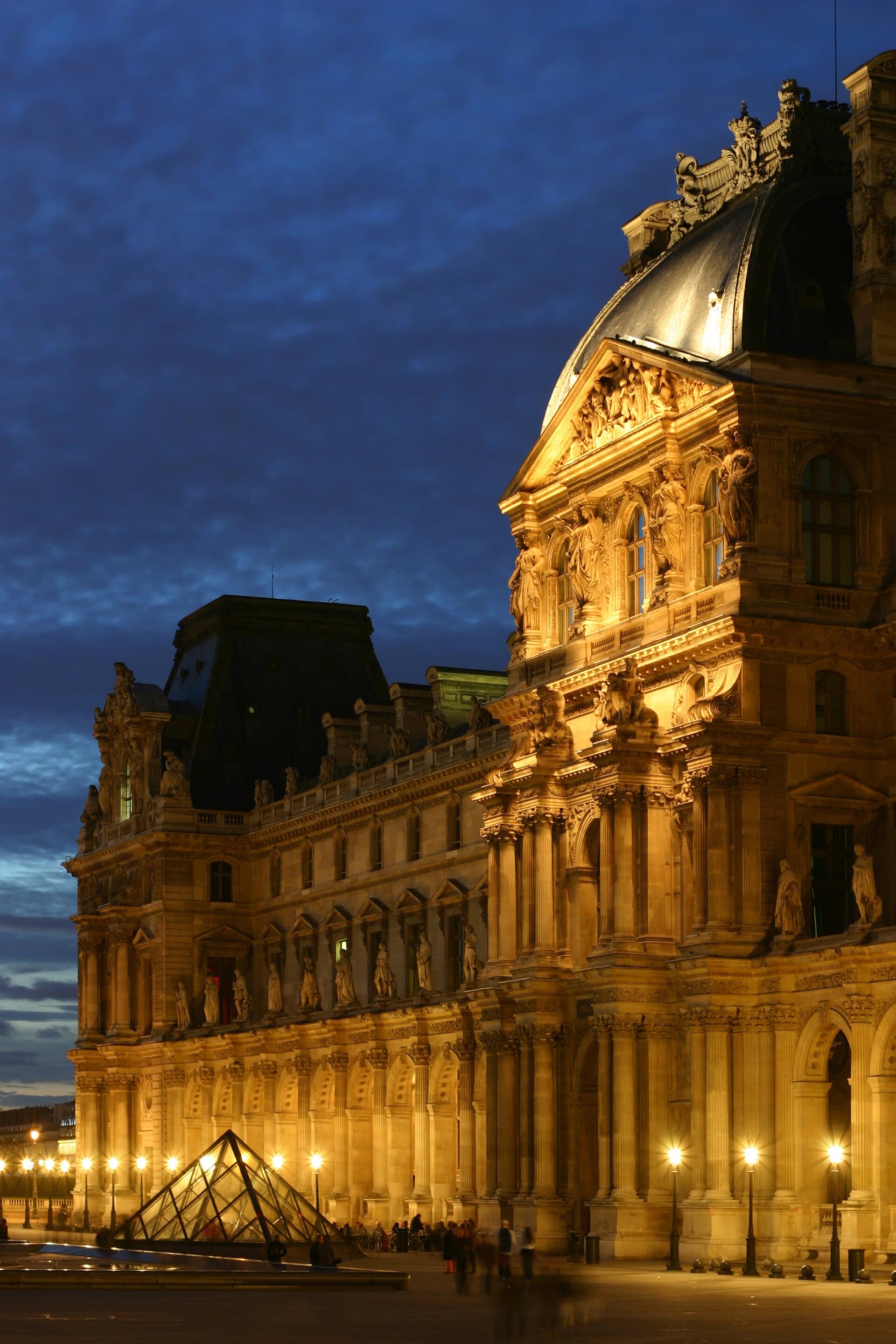 Louvre — Wikimedia Commons