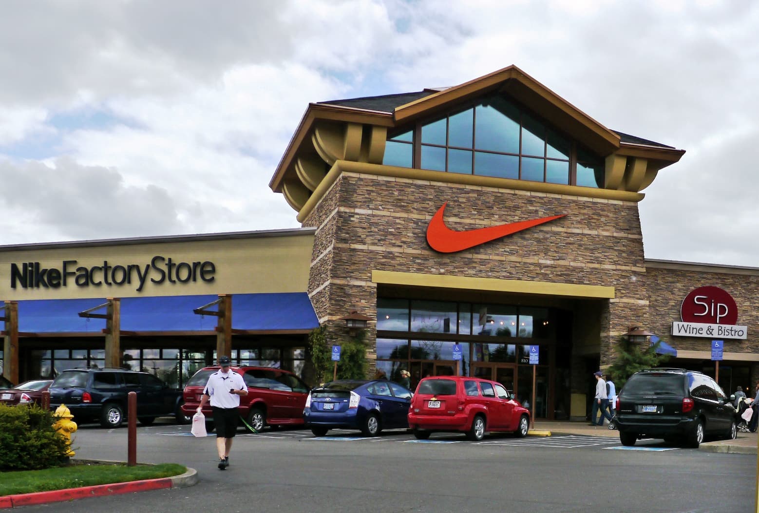 Nike — Wikimedia Commons