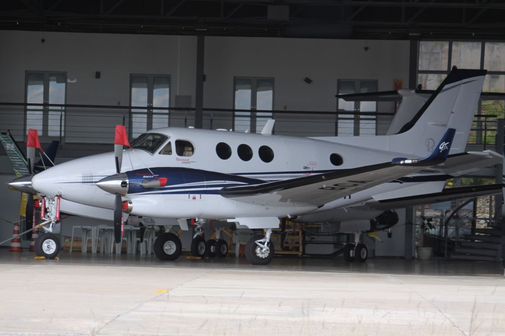 Beechcraft King Air 90 — Wikimedia Commons
