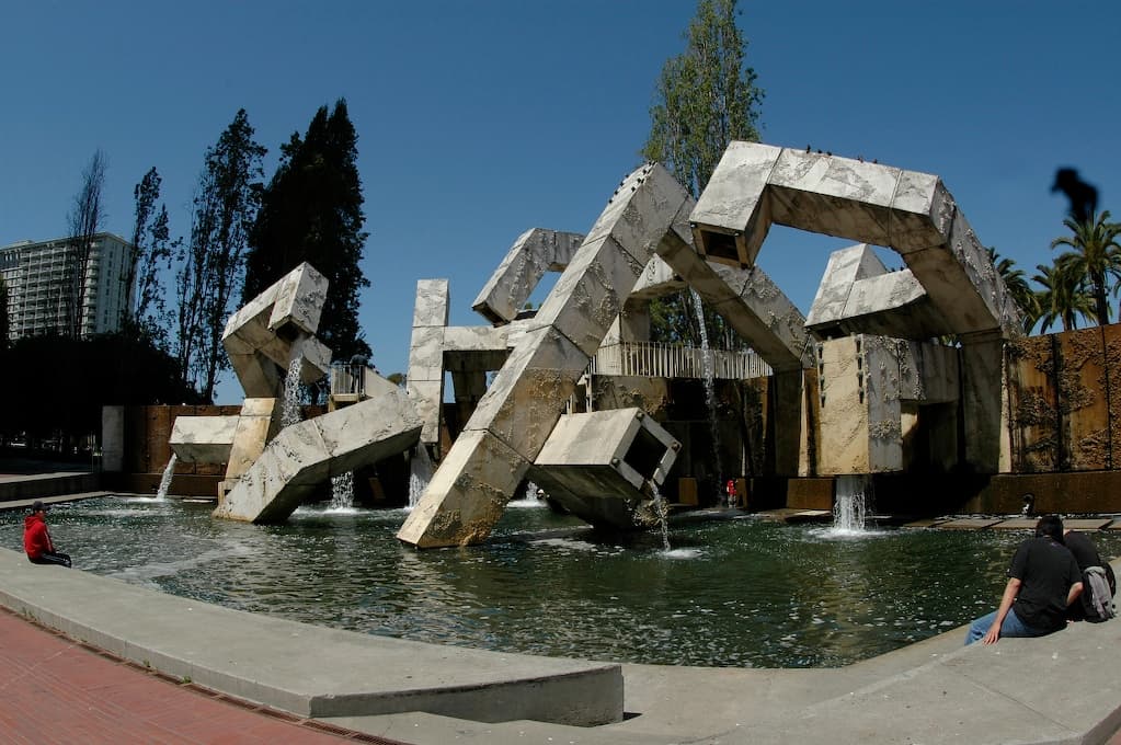 Vaillancourt Fountain — Wikimedia Commons