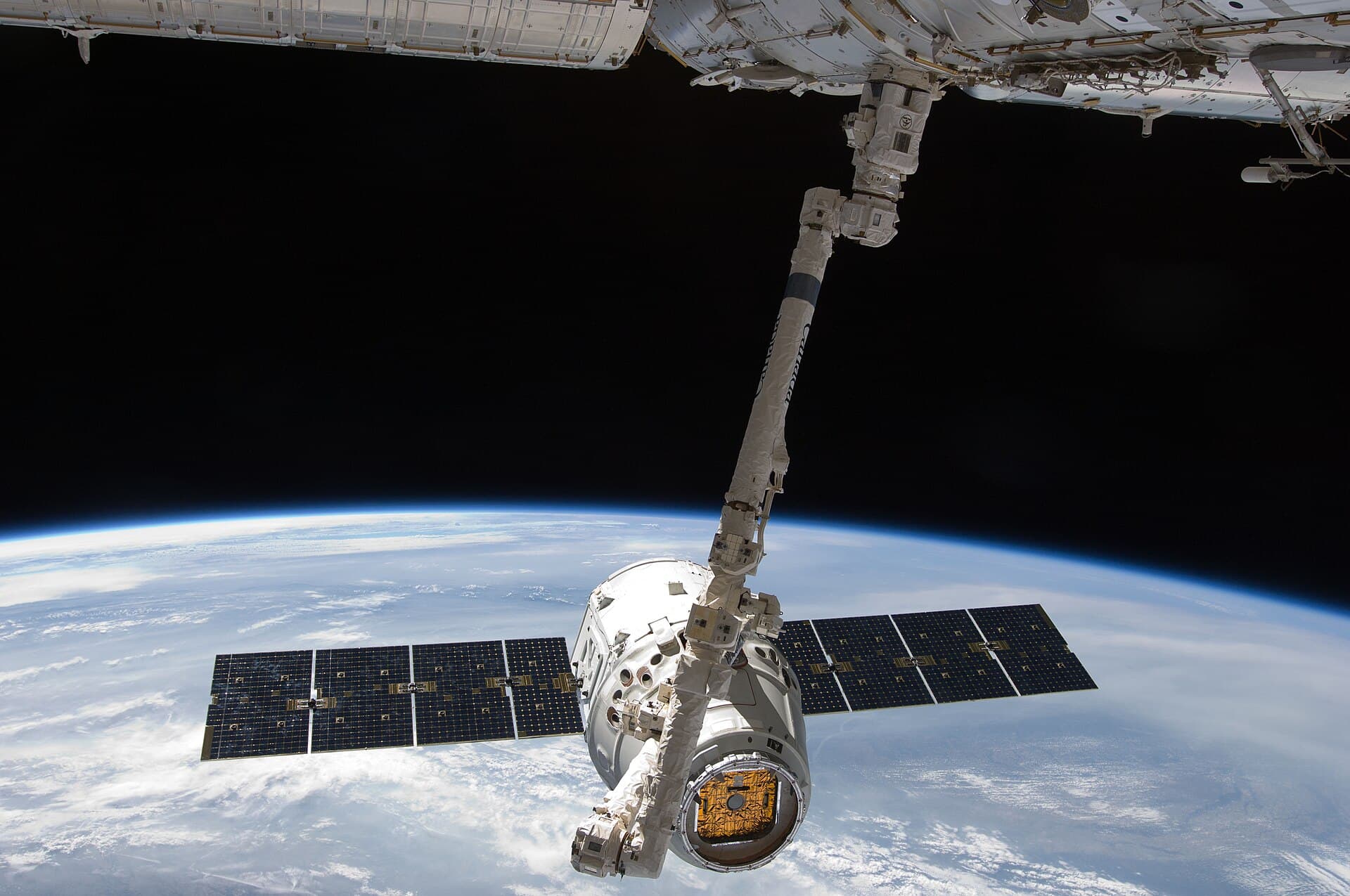 SpaceX Cargo Dragon — Wikimedia Commons