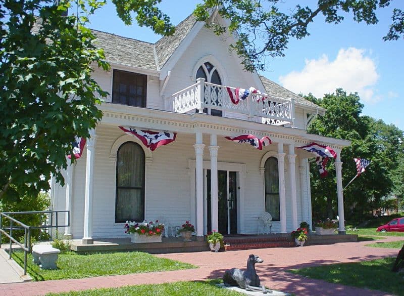 Atchison promotes Amelia Earhart festival, draws Kansas City visitors