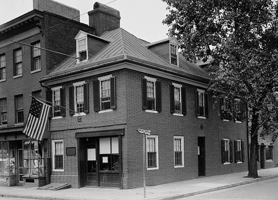 Flag House — Wikimedia Commons