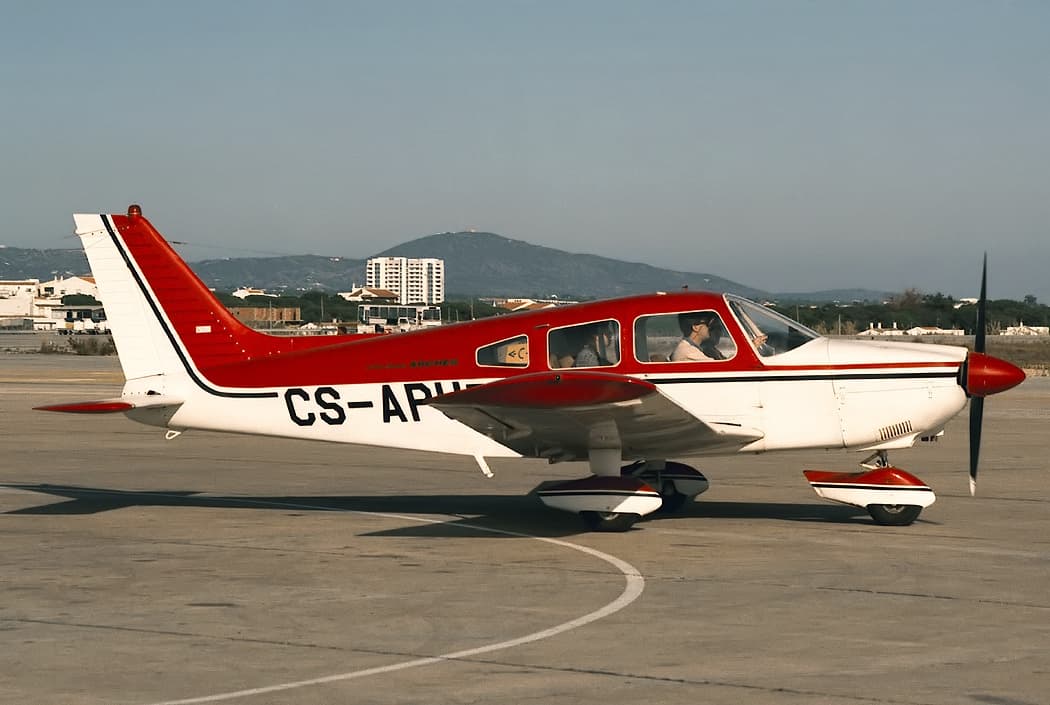 Piper PA-28-180 Cherokee — Wikimedia Commons