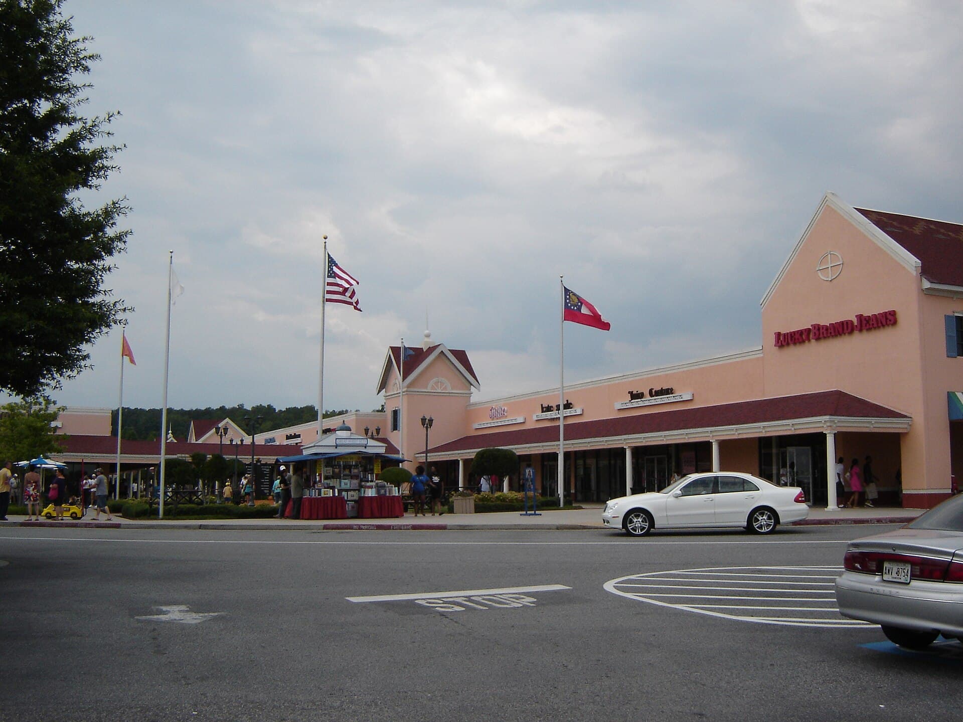 North Georgia Premium Outlets — Wikimedia Commons