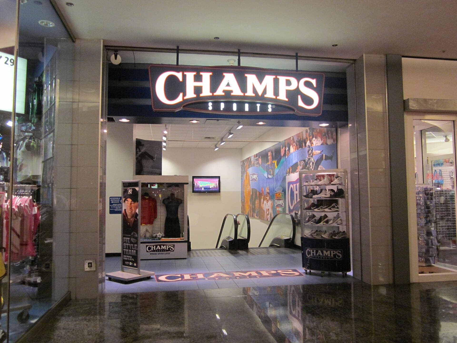 Champs Sports — Wikimedia Commons