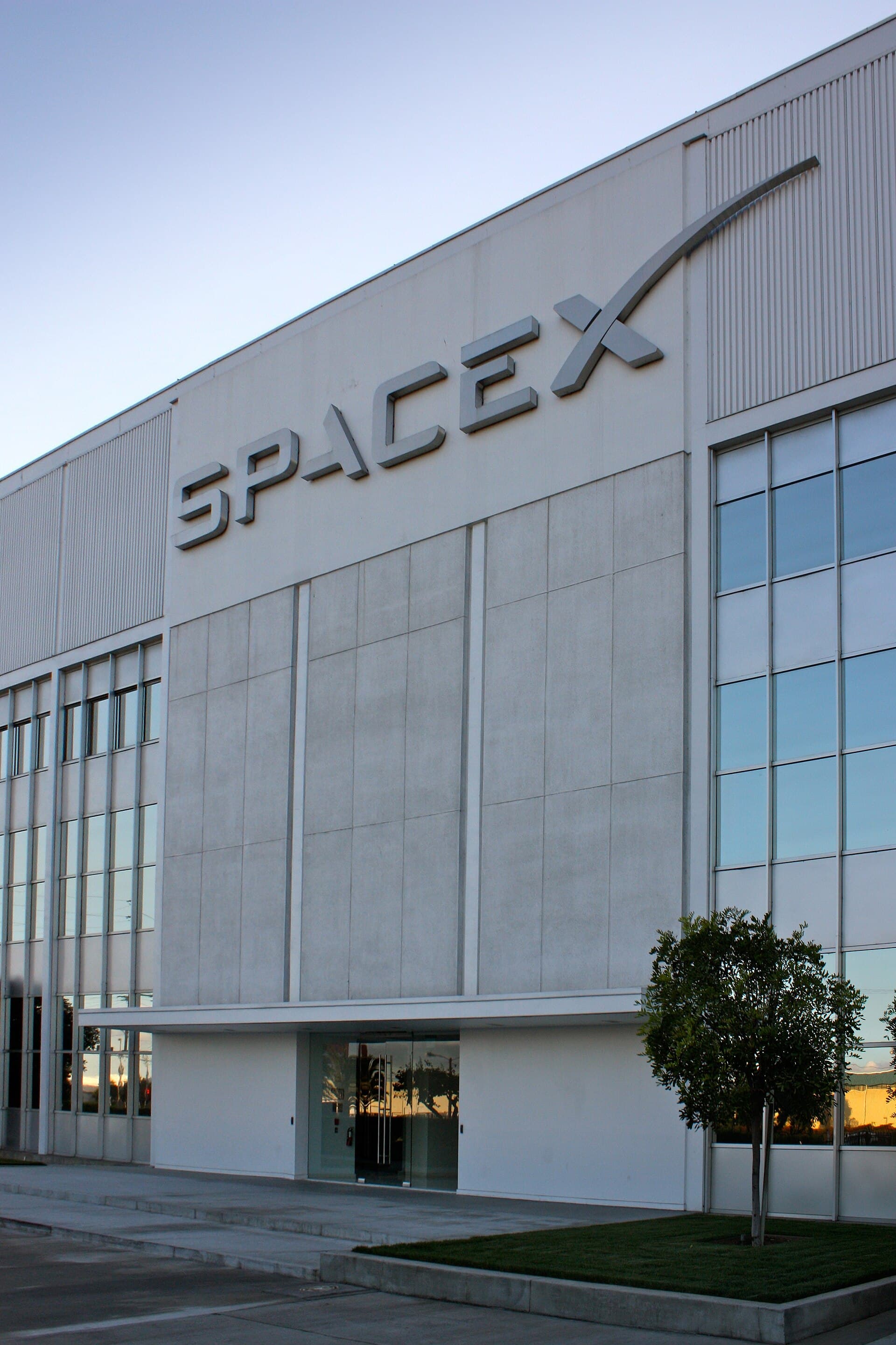 SpaceX — Wikimedia Commons