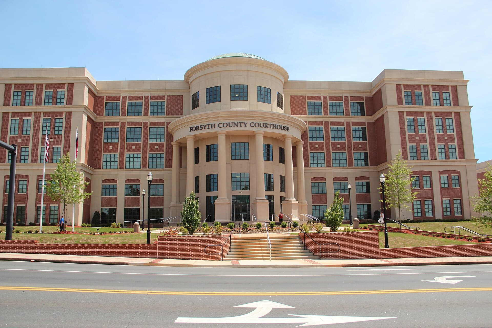 Forsyth County Courthouse — Wikimedia Commons