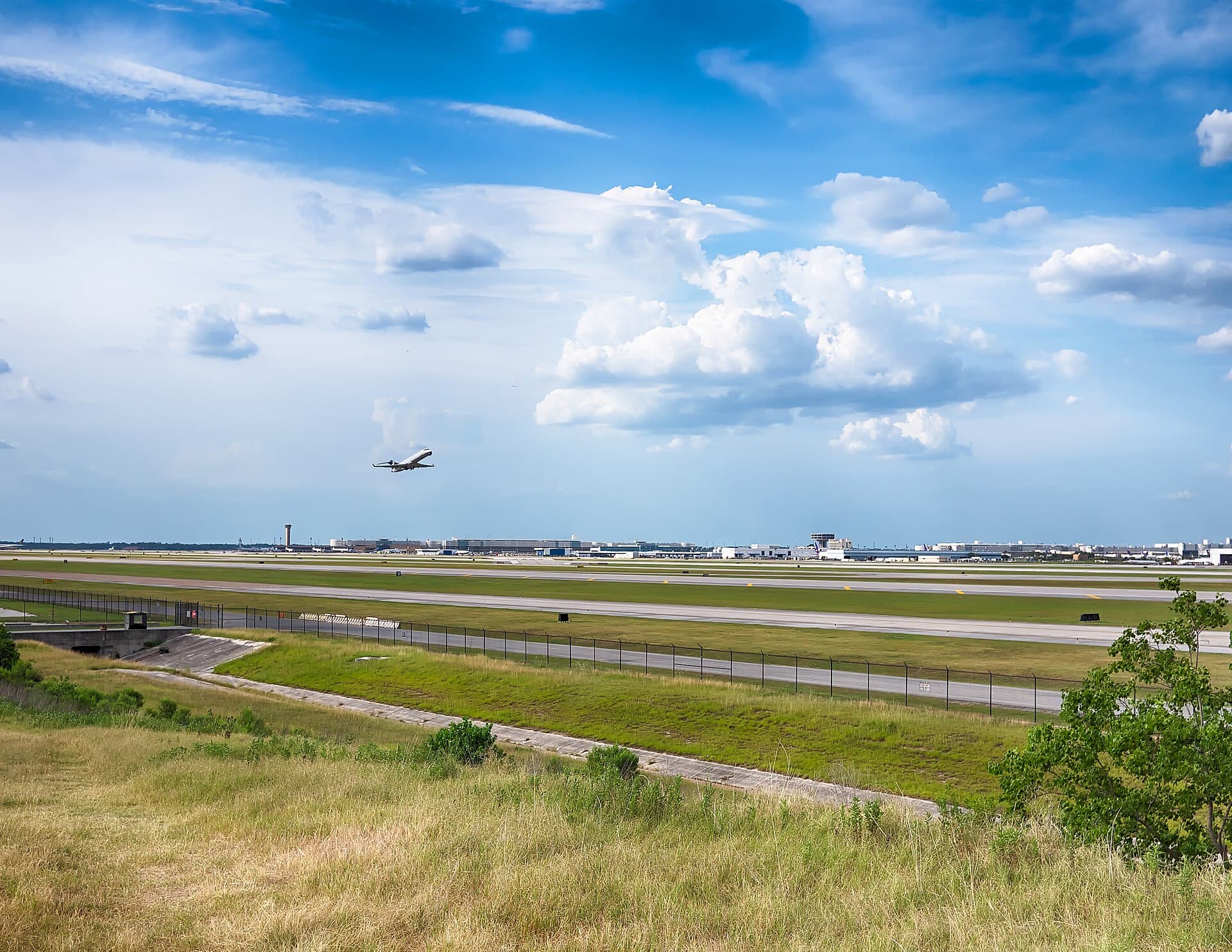 George Bush Intercontinental Airport — Wikimedia Commons