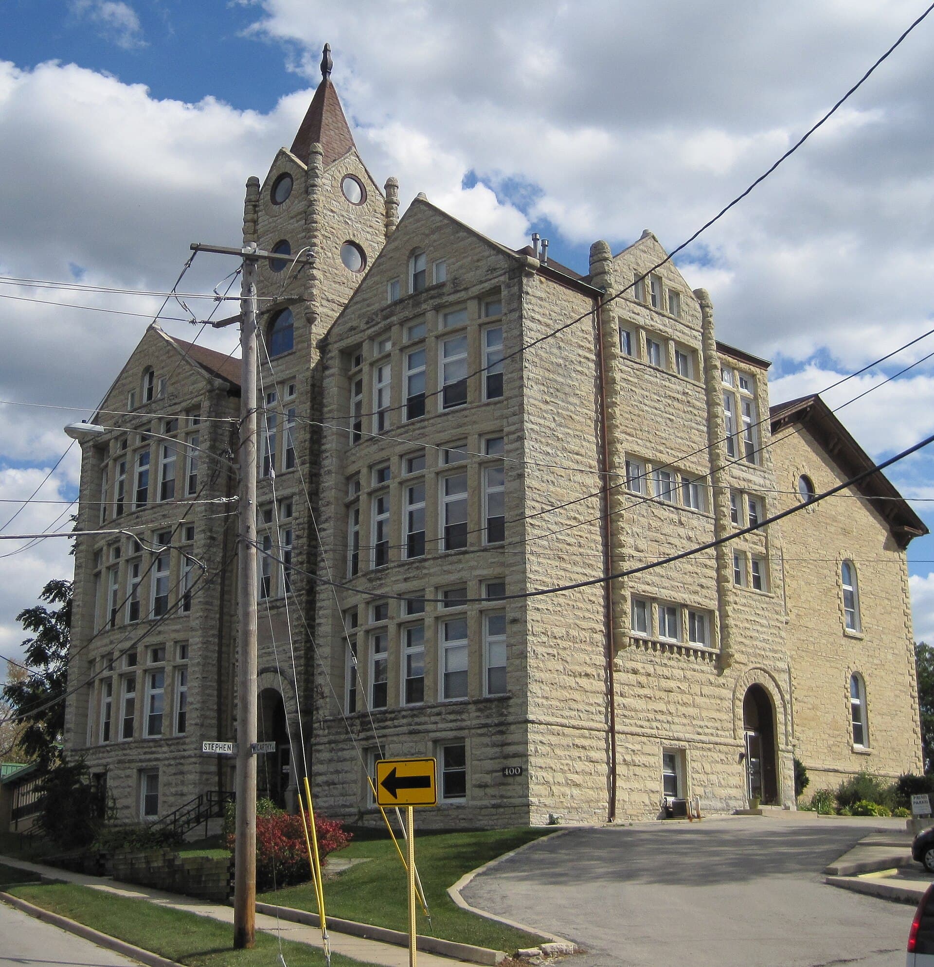 Central Grade School — Wikimedia Commons