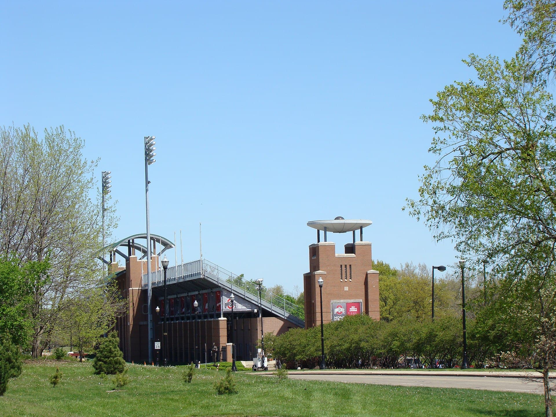 Jesse Owens Memorial Stadium — Wikimedia Commons