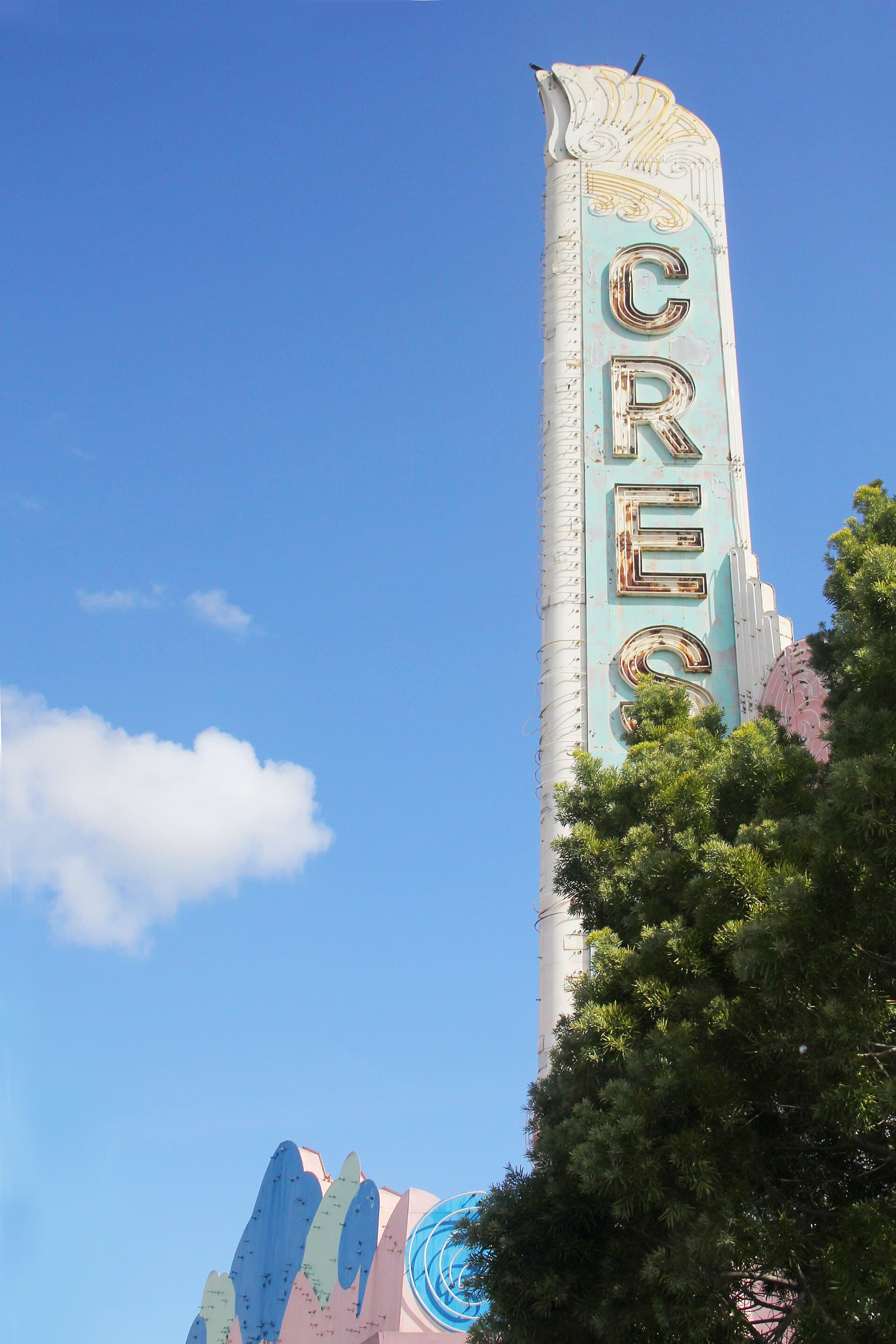 Crest Theatre — Wikimedia Commons