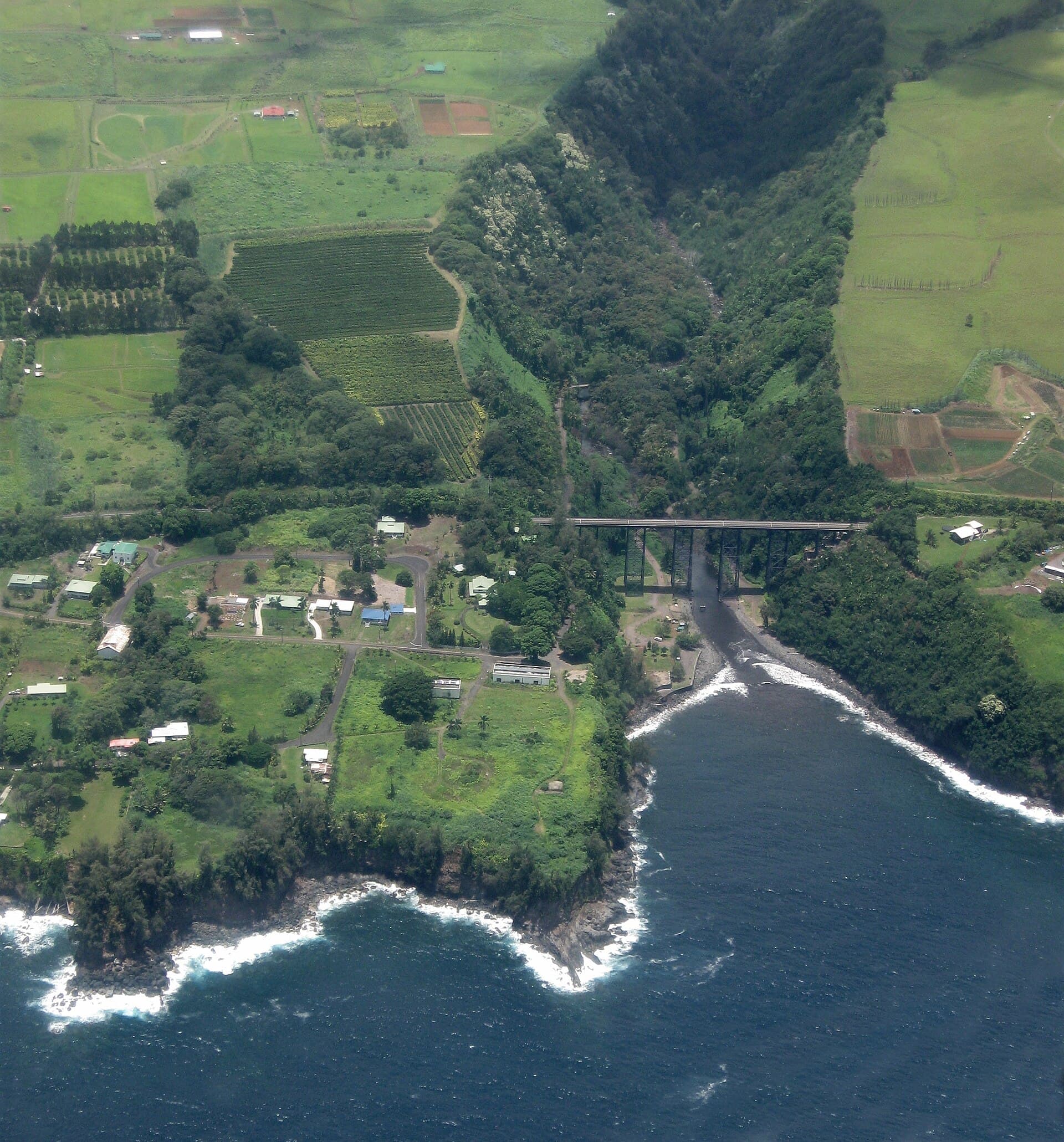 Hakalau Stream Bridge — Wikimedia Commons