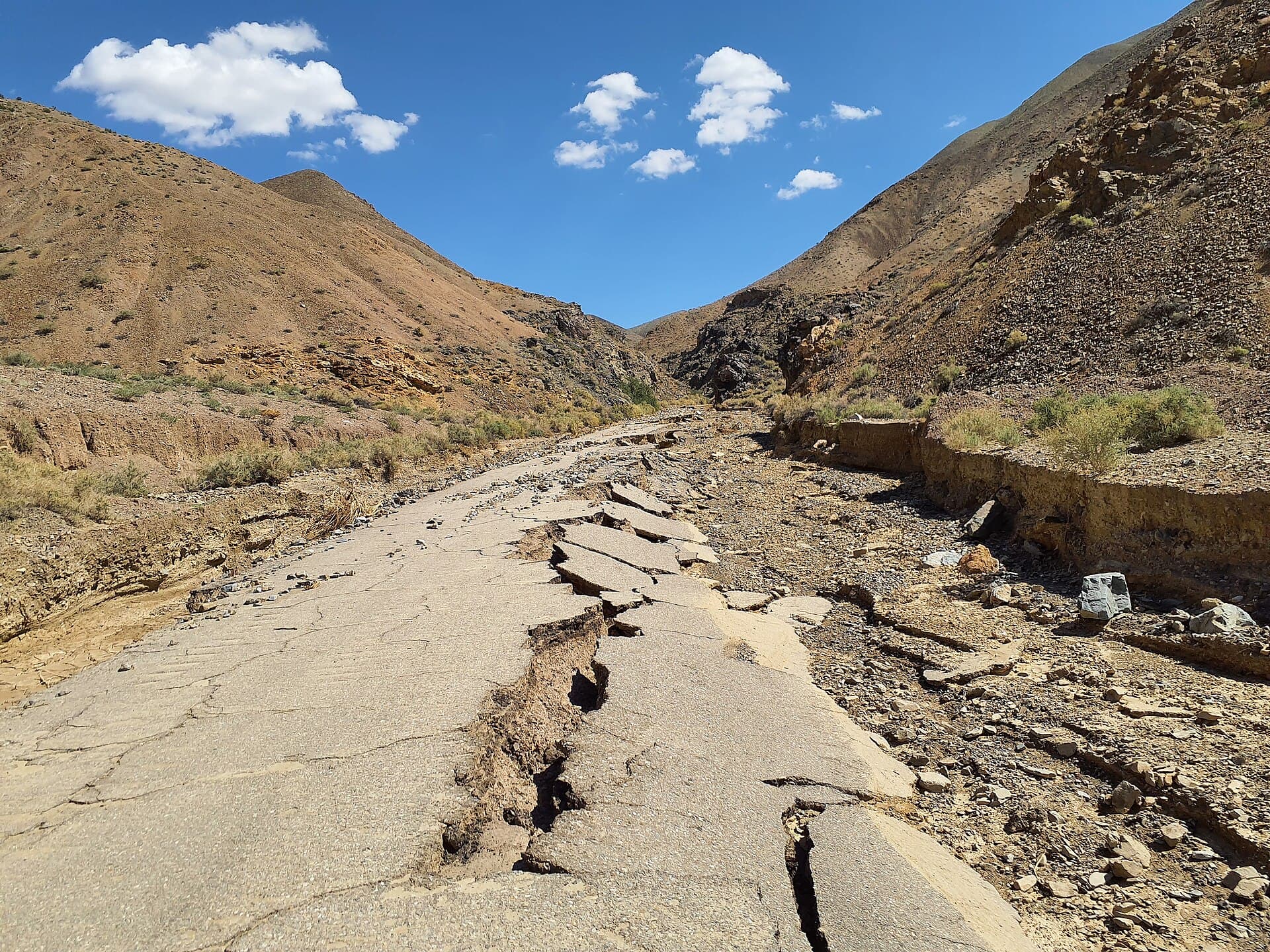 Lower Wildrose Road — Wikimedia Commons