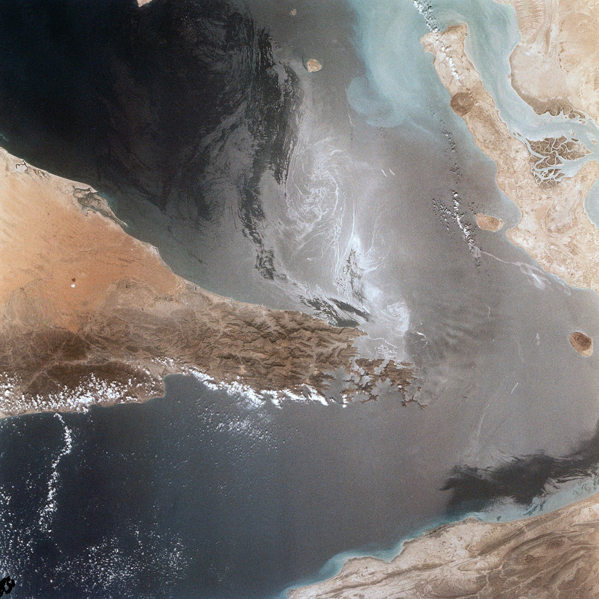 Strait of Hormuz — Wikimedia Commons