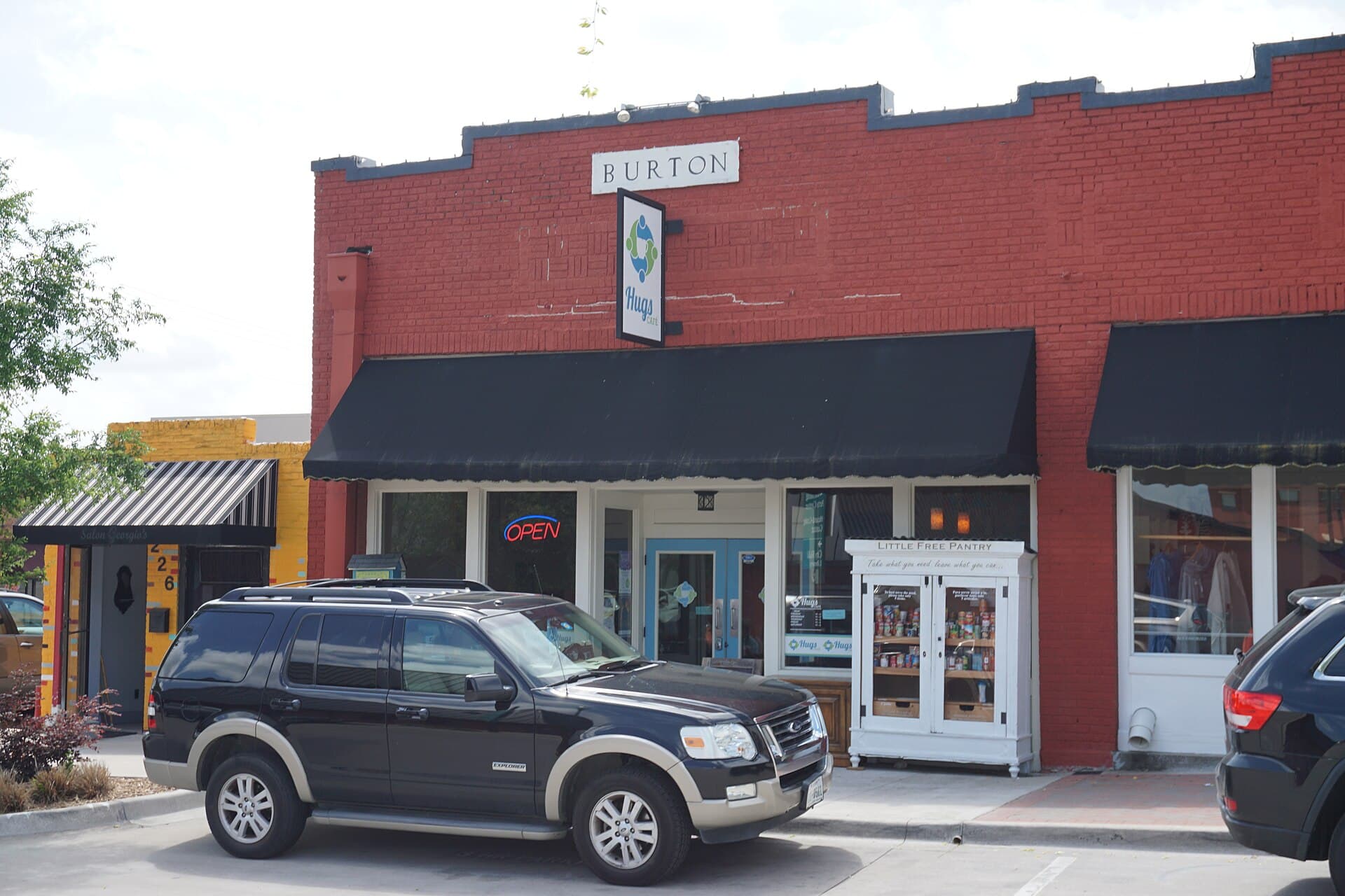 Hugs Cafe — Wikimedia Commons