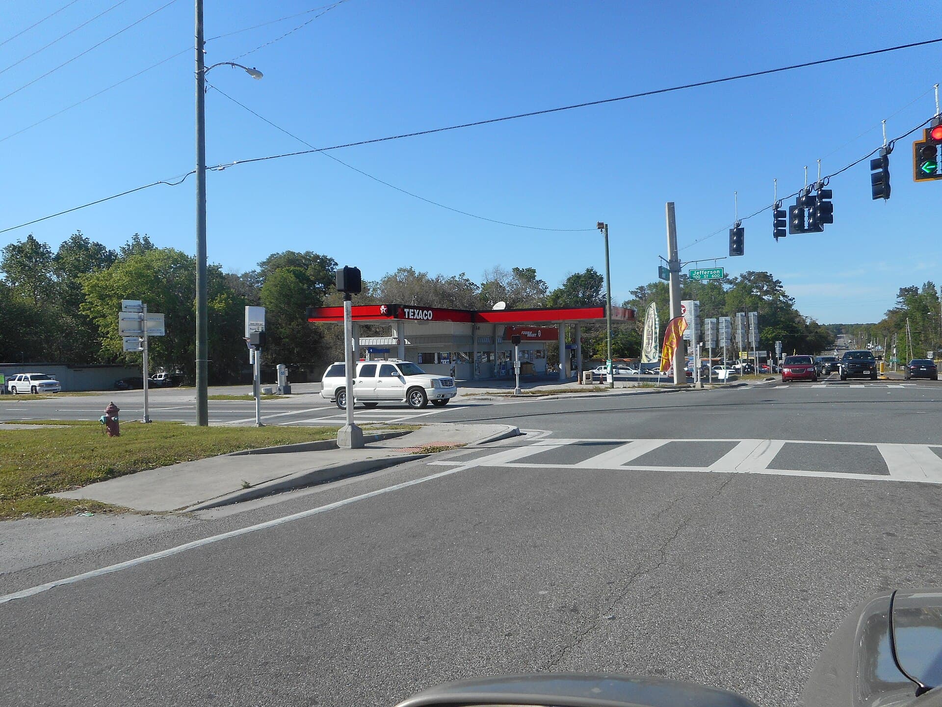 Texaco Gas Station — Wikimedia Commons