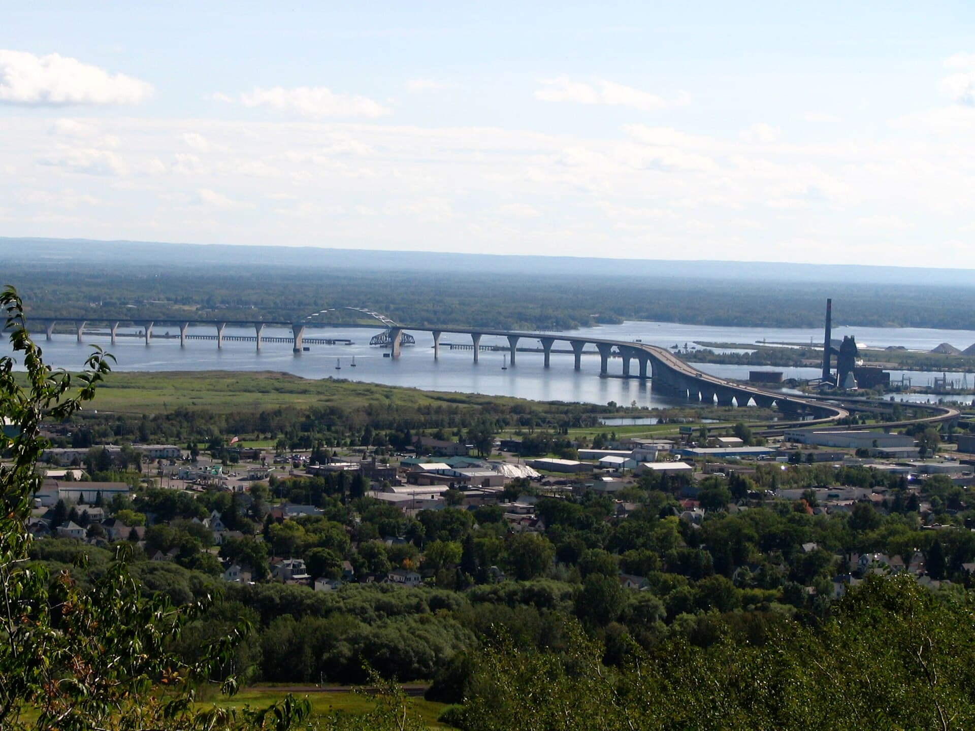 Richard I. Bong Bridge — Wikimedia Commons